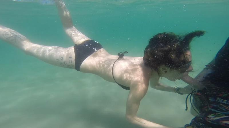 Eliskye Underwater BJ And Masturbation In Beach